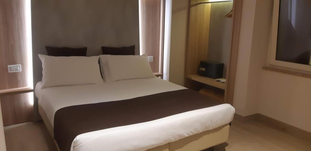 Hotel Danieli La Castellana Lago Di Garda ブレンゾーネ エクステリア 写真