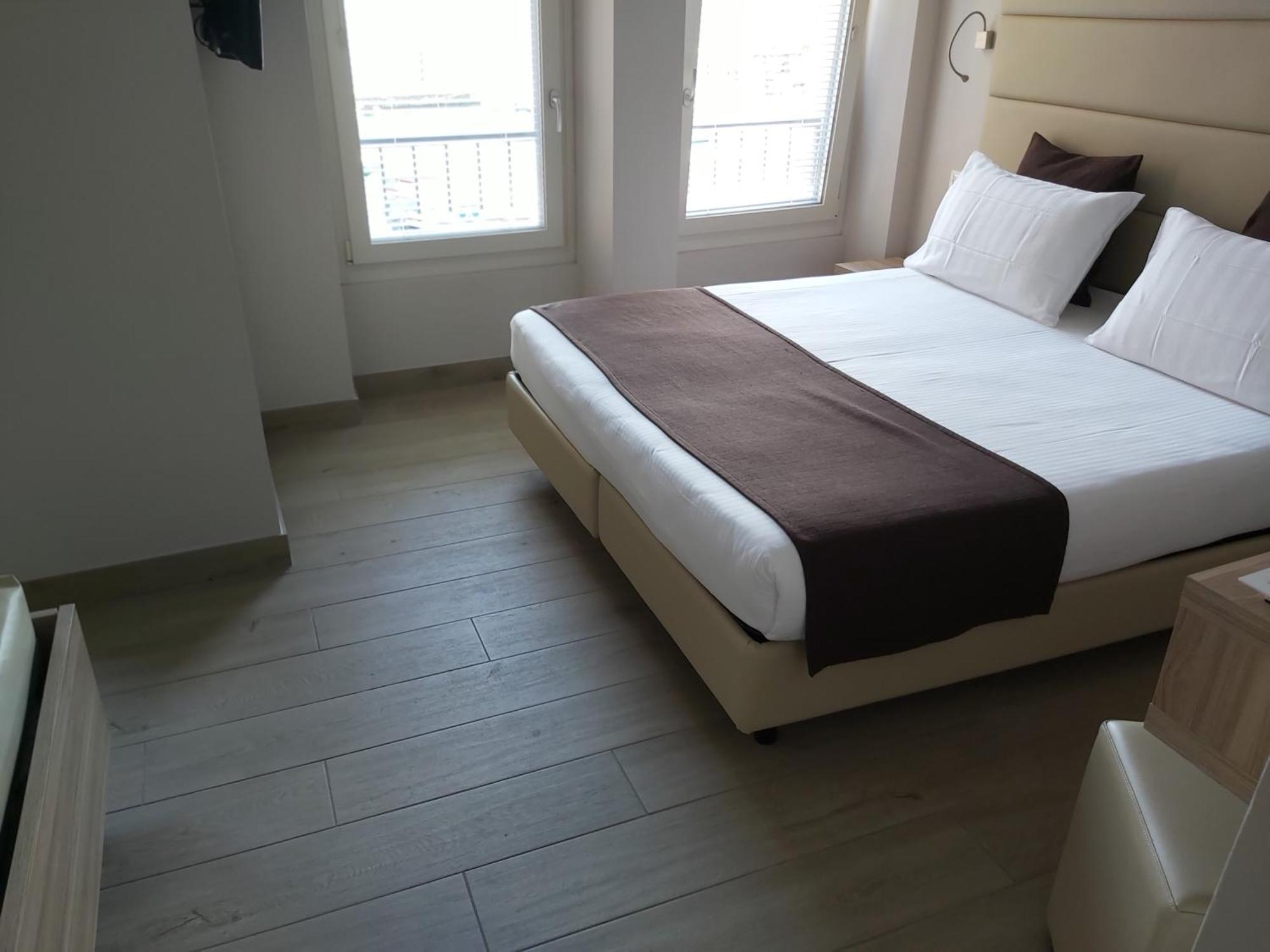 Hotel Danieli La Castellana Lago Di Garda ブレンゾーネ エクステリア 写真