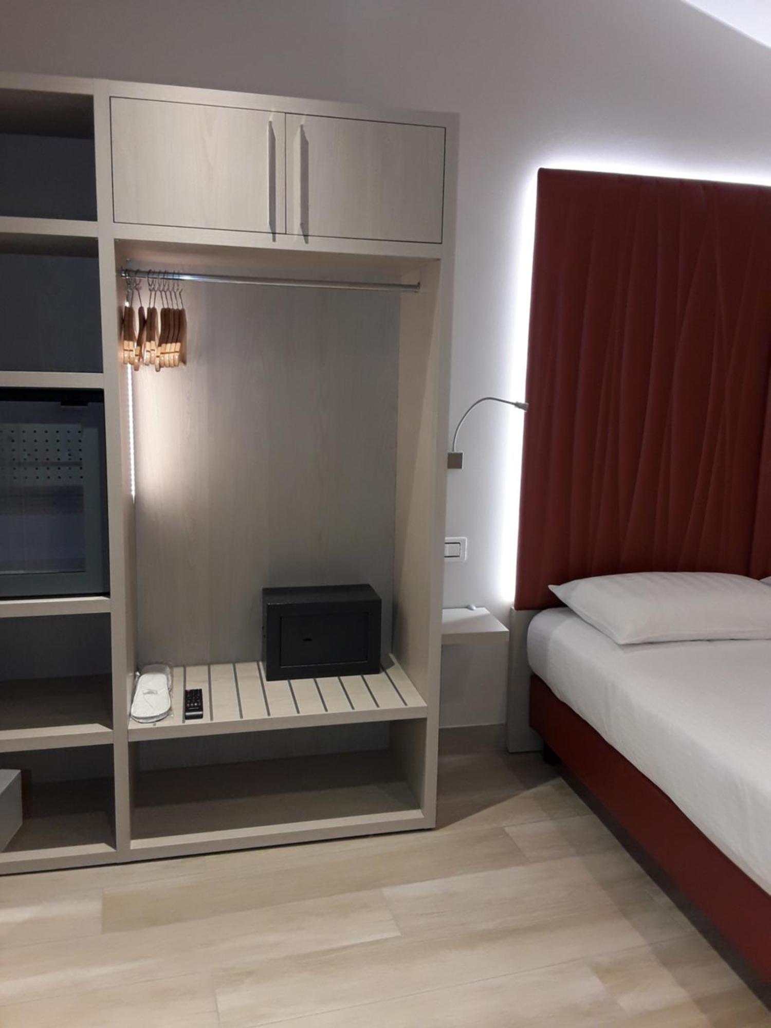 Hotel Danieli La Castellana Lago Di Garda ブレンゾーネ エクステリア 写真